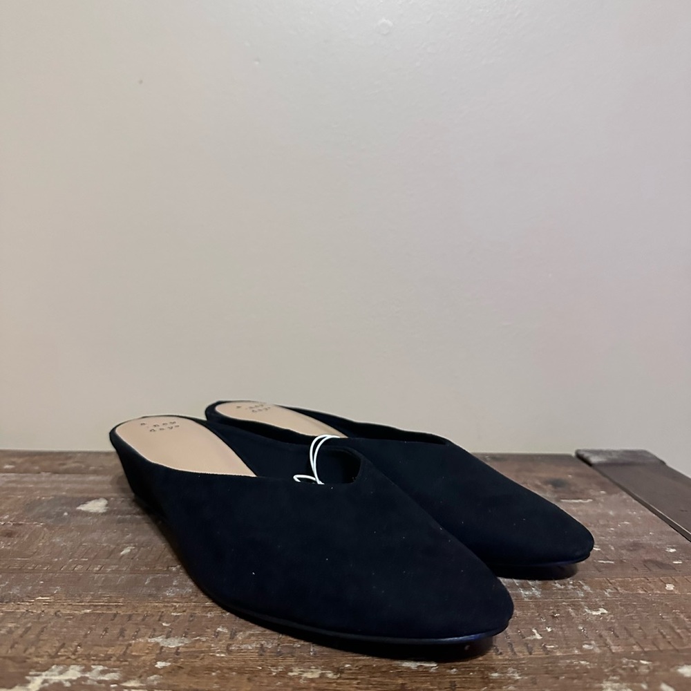 A new day black suede Vanessa style mules women’s size 11 NEW